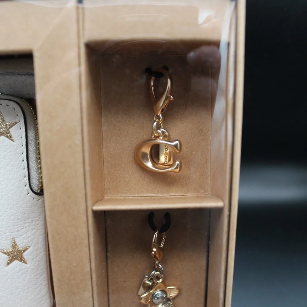 Coach White Leather Medium Wristlet in Star Pattern Boxed Set - Picture 2 of 5